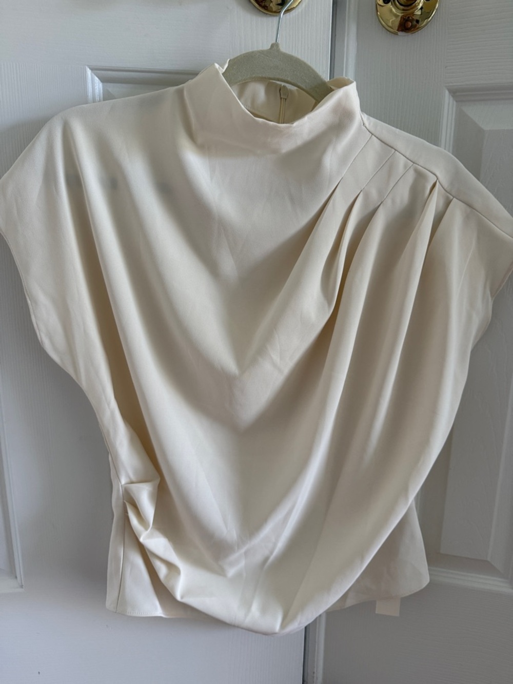 NWT COMMENSE HIGH NEXT CAP SLEEVE TOP-M